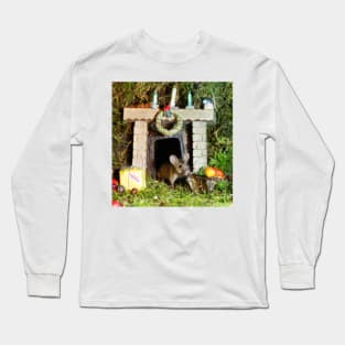 Christmouse by the fire place waiting for santa Long Sleeve T-Shirt